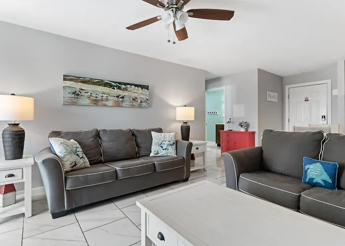 Bayfront 2 Bedroom On 72nd Street With Private Balcony And Sunset Views Holiday home