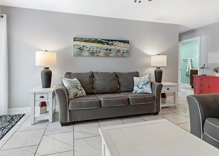 Holiday home Bayfront 2 Bedroom On 72nd Street With Private Balcony And Sunset Views *
