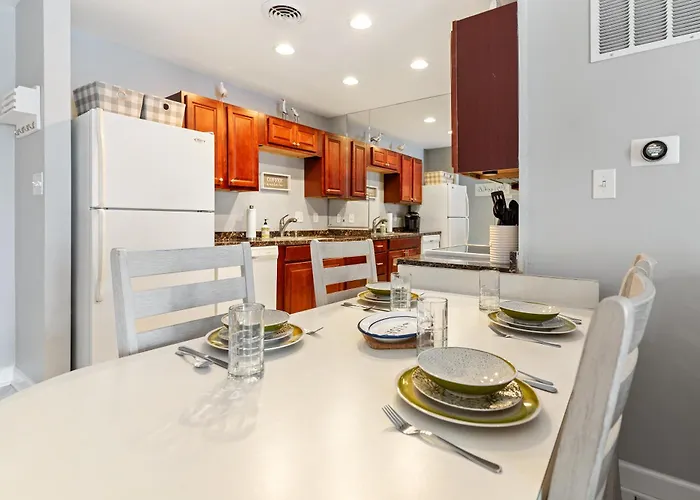 Bayfront 2 Bedroom On 72nd Street With Private Balcony And Sunset Views *