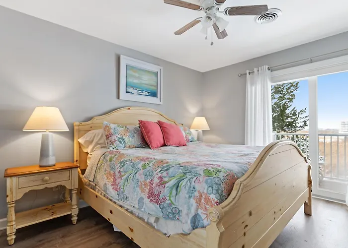 Bayfront 2 Bedroom On 72nd Street With Private Balcony And Sunset Views Holiday home *