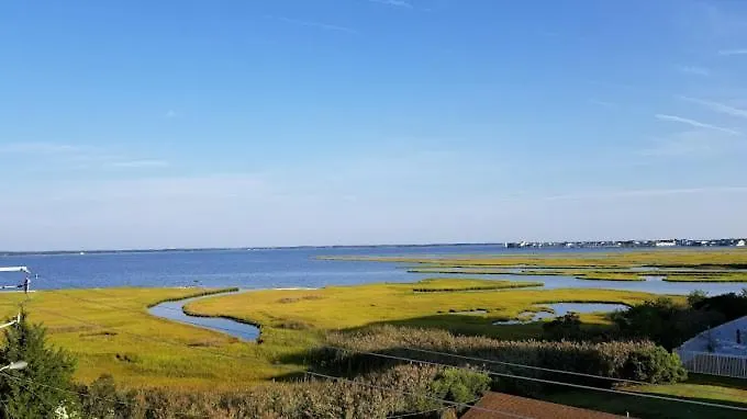 Bayfront 2 Bedroom On 72nd Street With Private Balcony And Sunset Views Holiday home