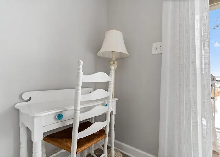 Bayfront 2 Bedroom On 72nd Street With Private Balcony And Sunset Views
