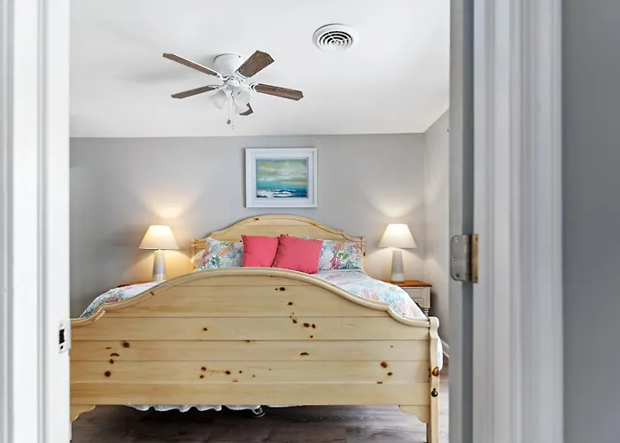 Bayfront 2 Bedroom On 72nd Street With Private Balcony And Sunset Views Holiday home