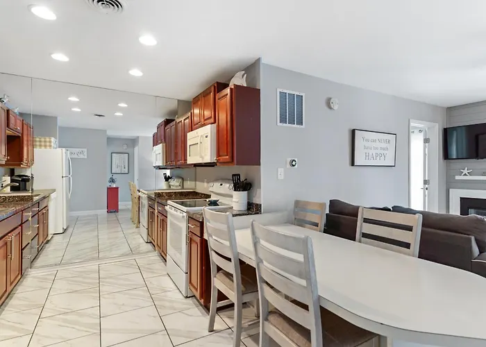 Bayfront 2 Bedroom On 72nd Street With Private Balcony And Sunset Views