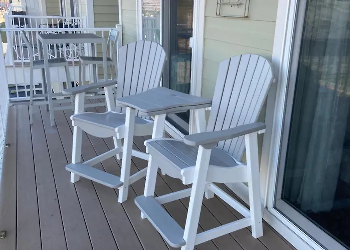 Bayfront 2 Bedroom On 72nd Street With Private Balcony And Sunset Views Holiday home *