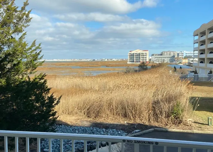 Holiday home Bayfront 2 Bedroom On 72nd Street With Private Balcony And Sunset Views *