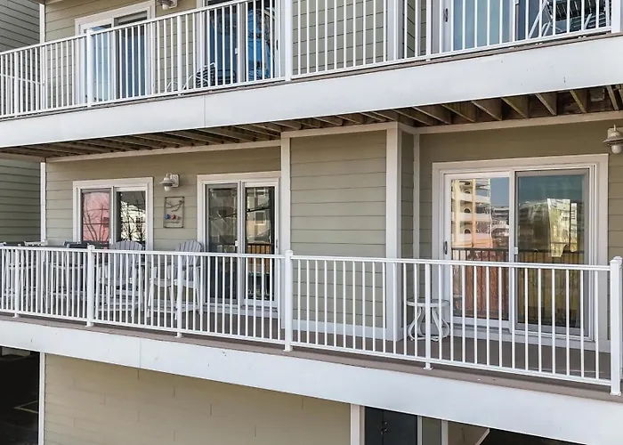 Holiday home Bayfront 2 Bedroom On 72nd Street With Private Balcony And Sunset Views *