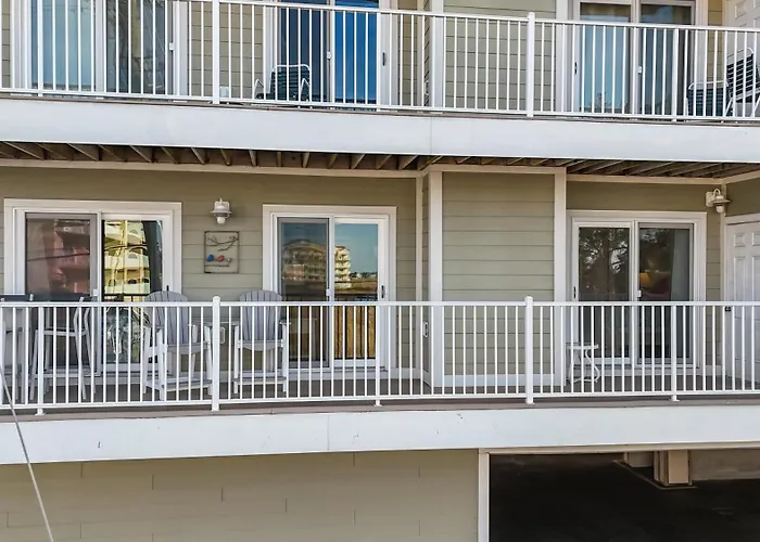 Holiday home Bayfront 2 Bedroom On 72nd Street With Private Balcony And Sunset Views *