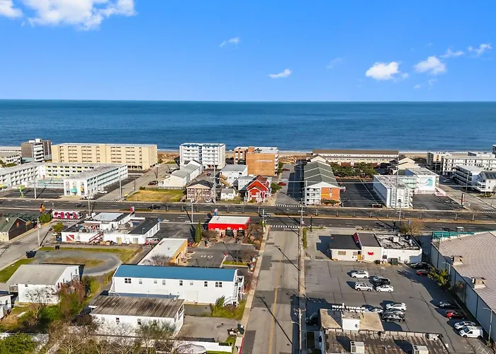 Bayfront 2 Bedroom On 72nd Street With Private Balcony And Sunset Views