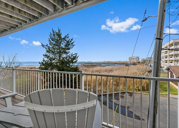 Bayfront 2 Bedroom On 72nd Street With Private Balcony And Sunset Views Holiday home *