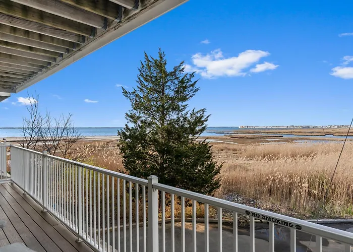 Bayfront 2 Bedroom On 72nd Street With Private Balcony And Sunset Views Holiday home